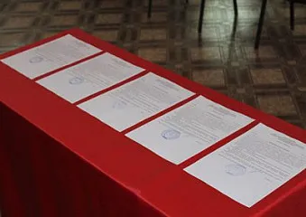 Участникам НИС Астраханской области в торжественной обстановке вручили свидетельства. Изображение